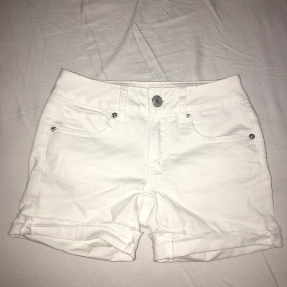 White shorts - Picture 1 of 3